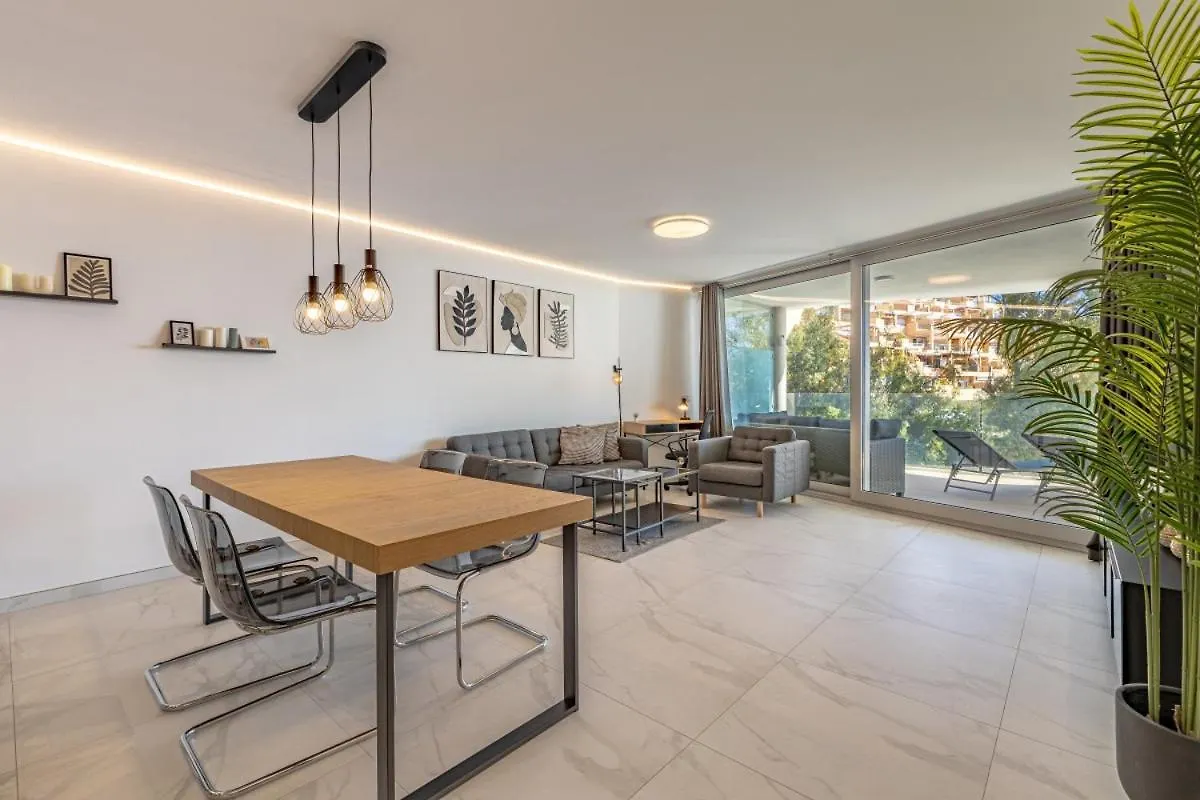 Seaview Splendor 2-Br Luxury, Huge Terrace Apartment Fuengirola