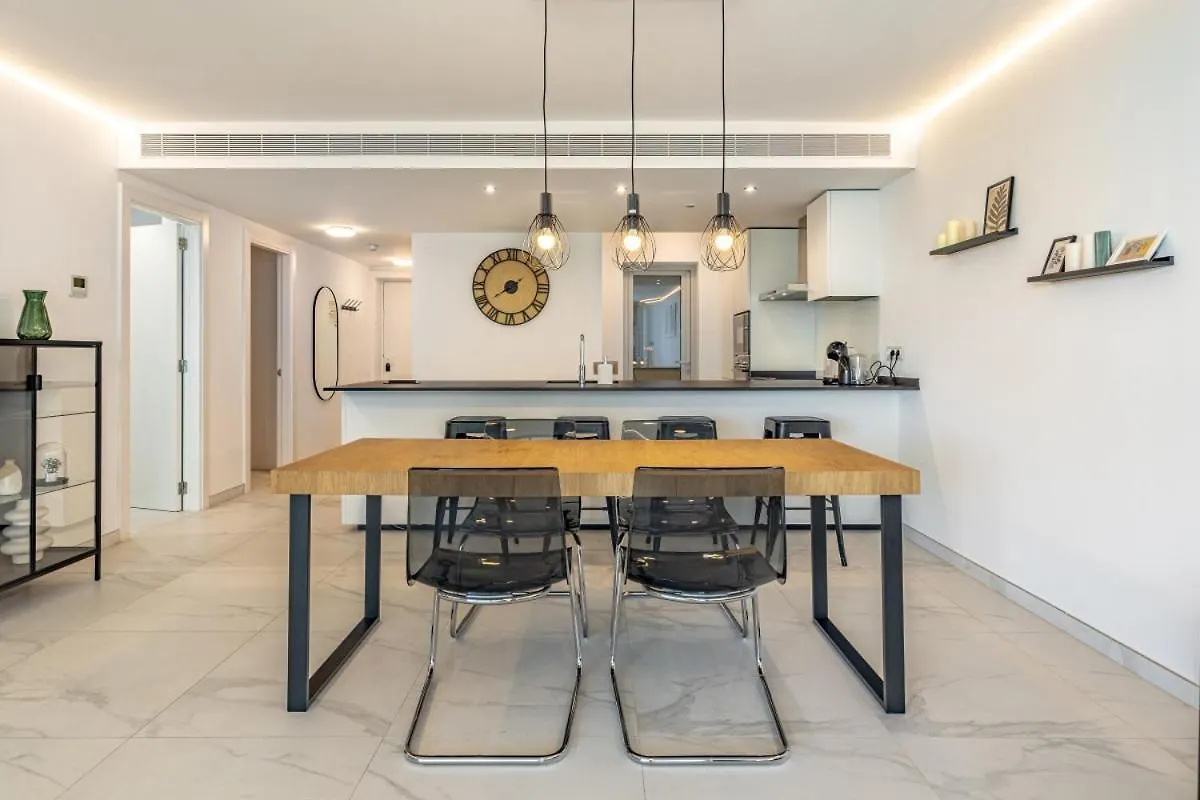 Seaview Splendor 2-Br Luxury, Huge Terrace Apartment Fuengirola