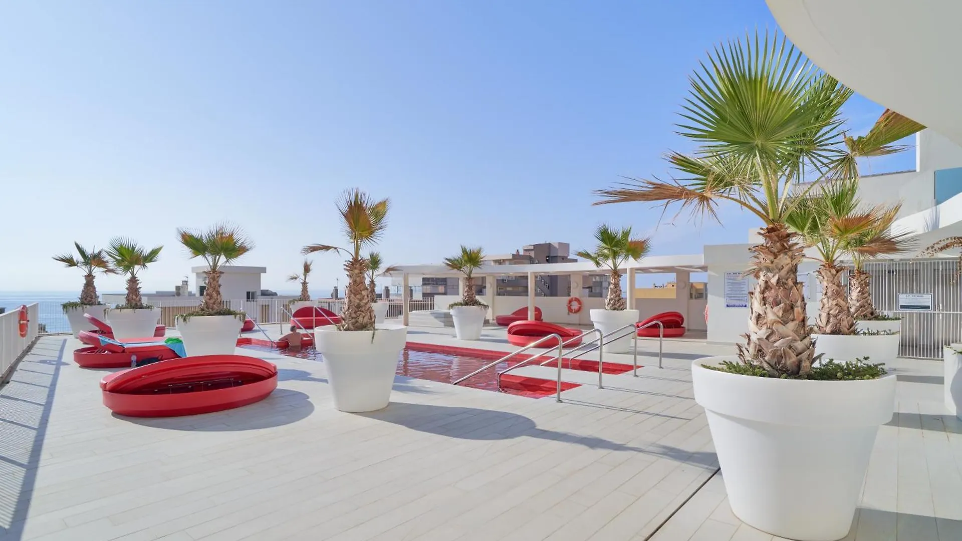 Seaview Splendor 2-Br Luxury, Huge Terrace Apartment Fuengirola
